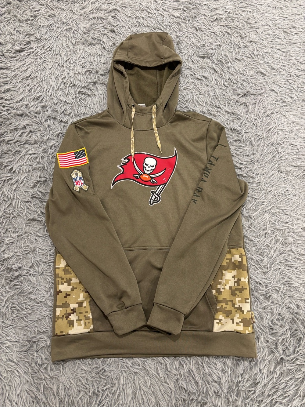 Nike NFL Salute to Service Tampa Bay Buccaneers Hoodie Mens Med Olive Green Camo